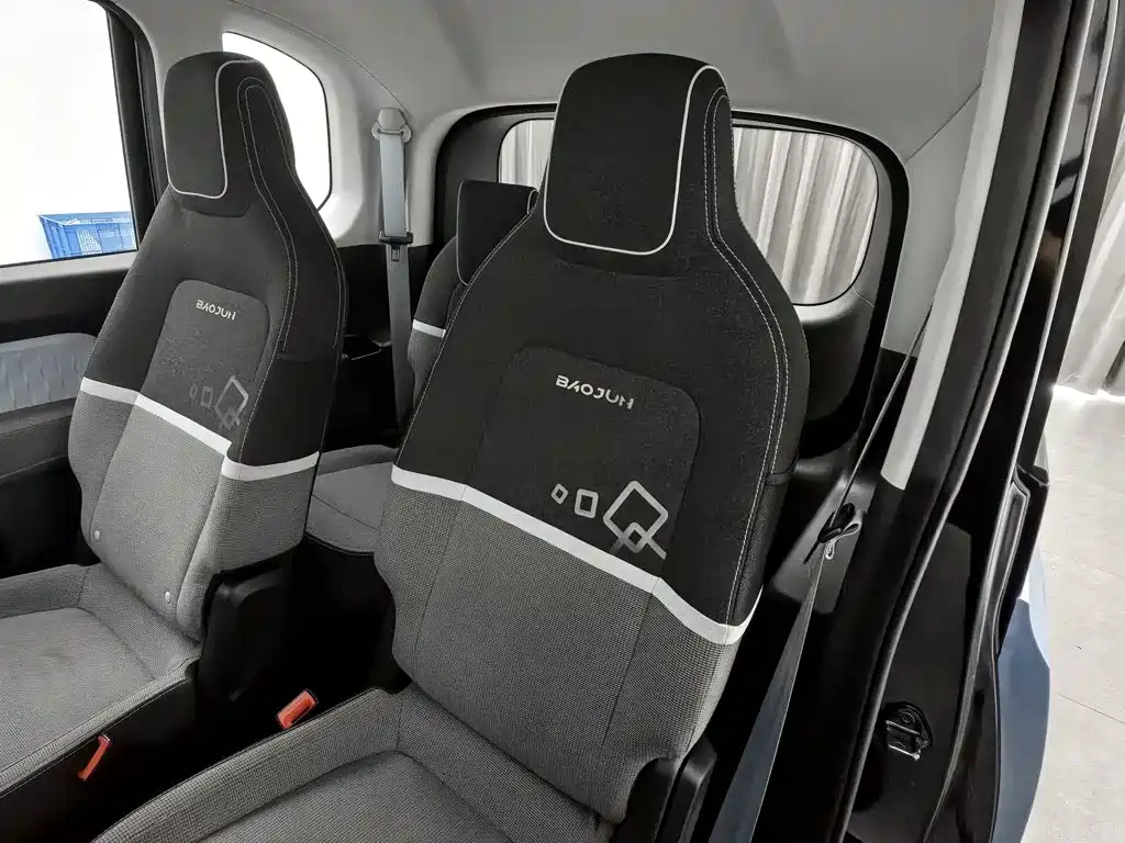 Baojun E300 2020 2020 Stellar Smart Travel Edition