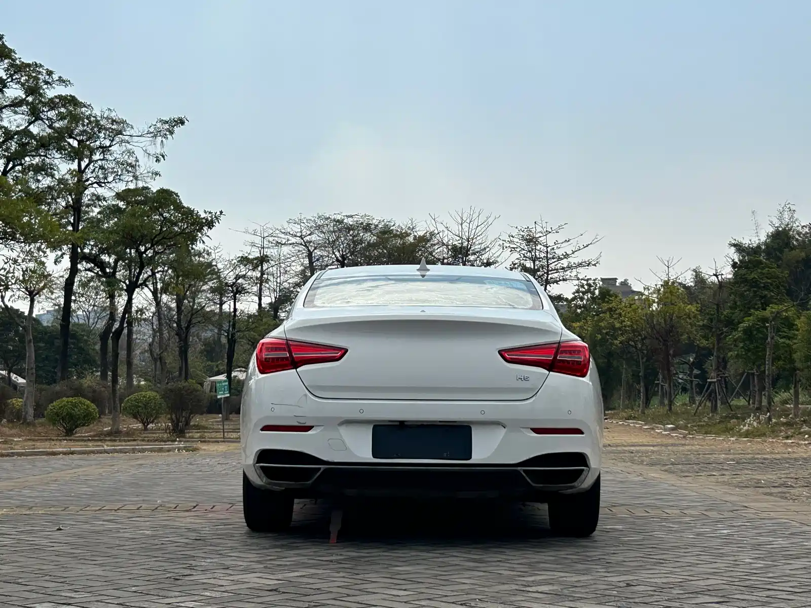 Фото 17 - Hongqi H5