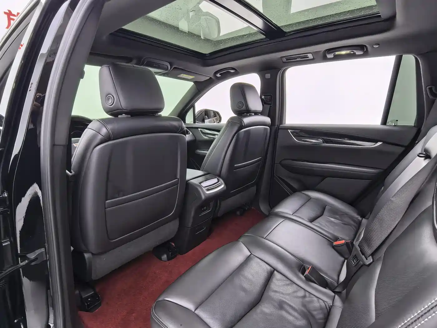 Photo 9 - Cadillac XT6