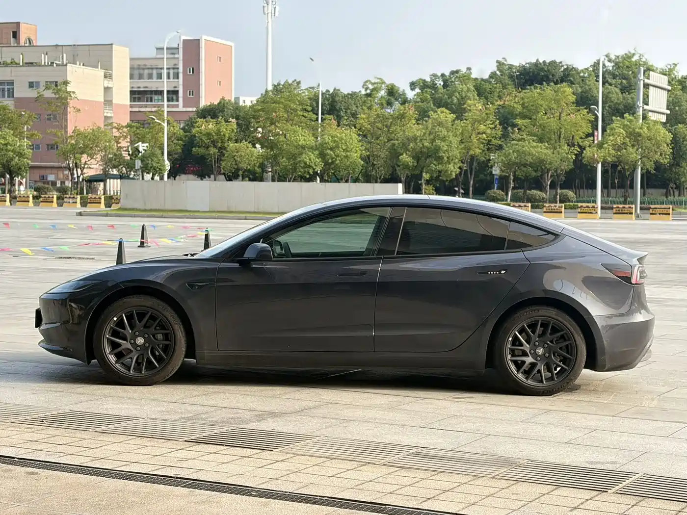 Фото 4 - Tesla Model 3