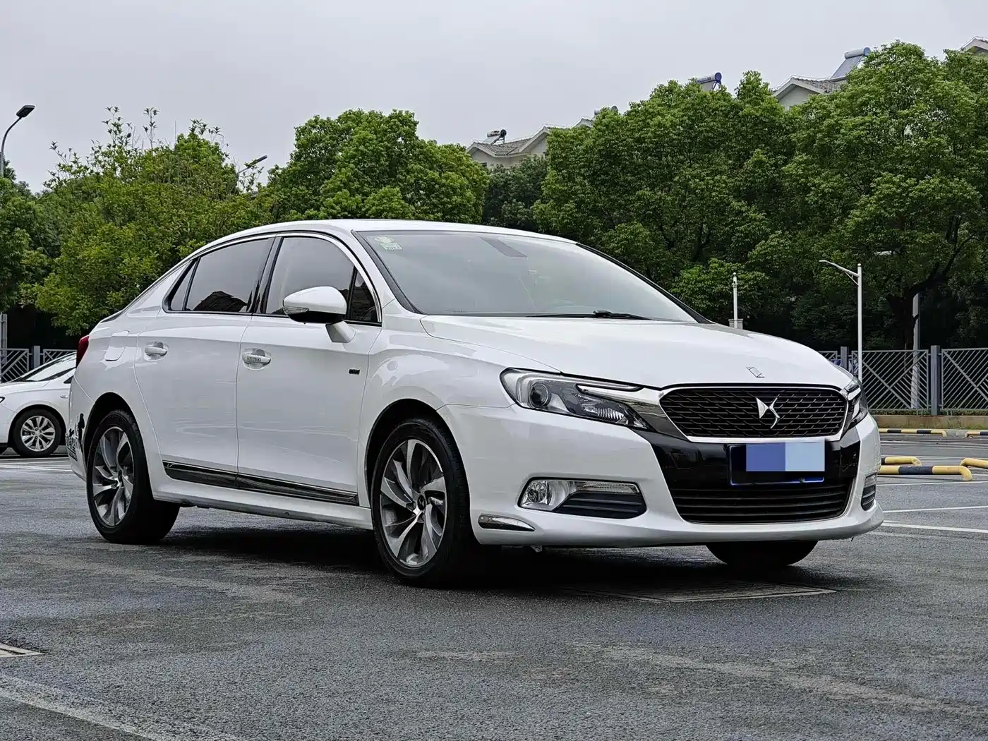 DS 5LS 2014 2014 1.6T Luxury THP200