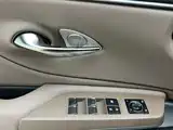 Фото 17 - Lexus ES
