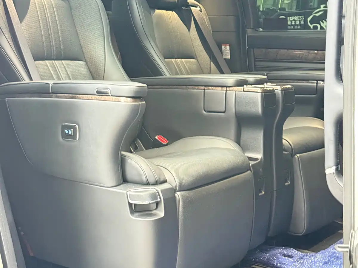 Toyota Vellfire 2021 Crown Hybrid 2.5L HV Premium Edition фото 21