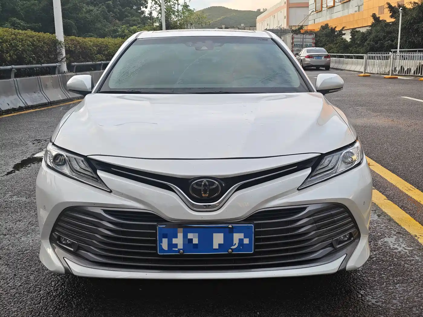 Фото 2 - Toyota Camry