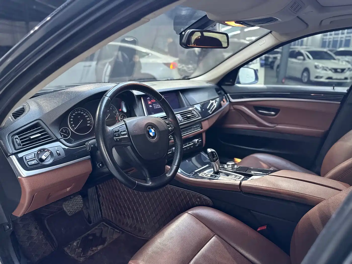 BMW 5 Series 2014 520Li Elegance фото 6