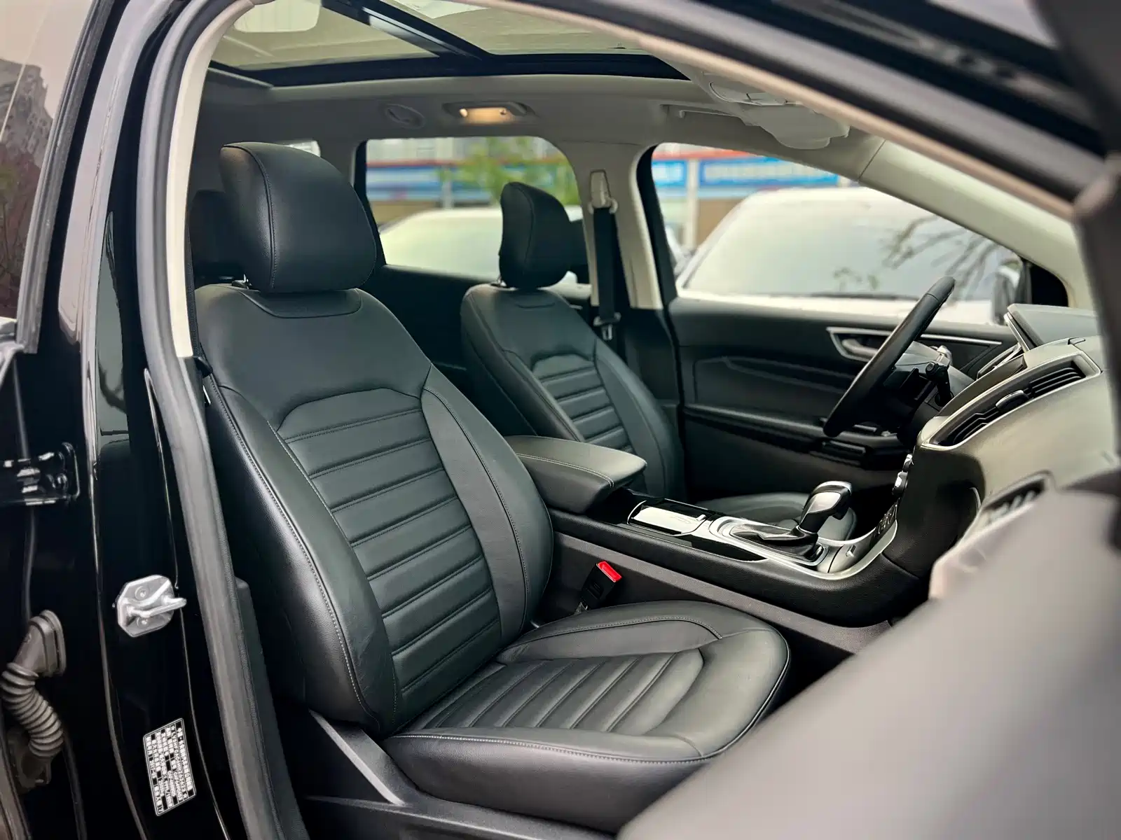 Фото 29 - Ford Edge