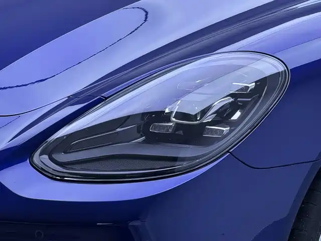 Photo 17 - Porsche Panamera