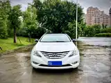 Photo 2 - Hyundai Sonata