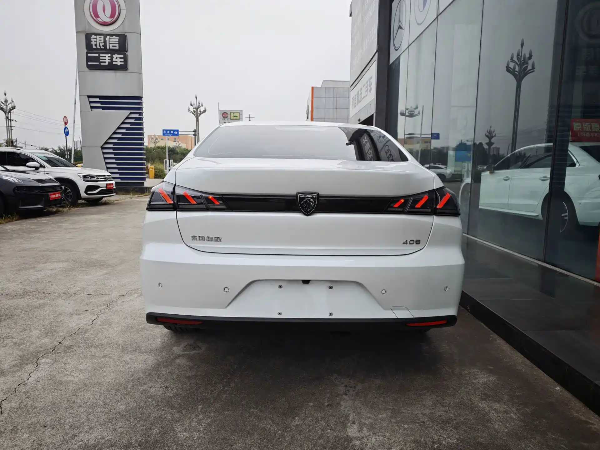 Photo 16 - Peugeot 408