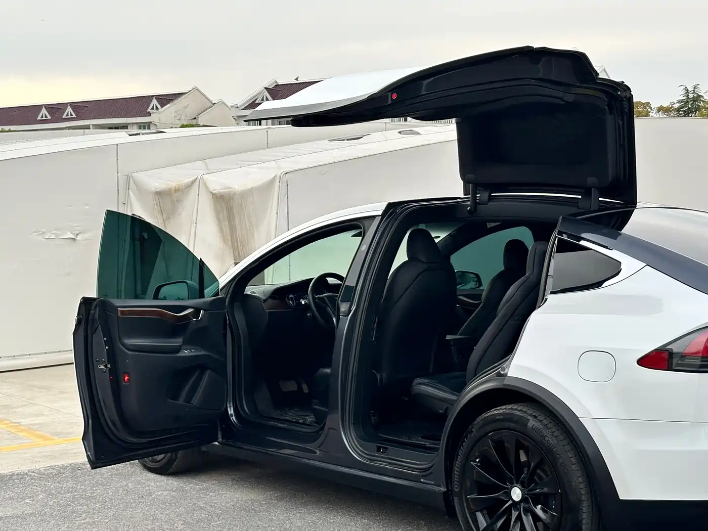 TESLA MODEL X