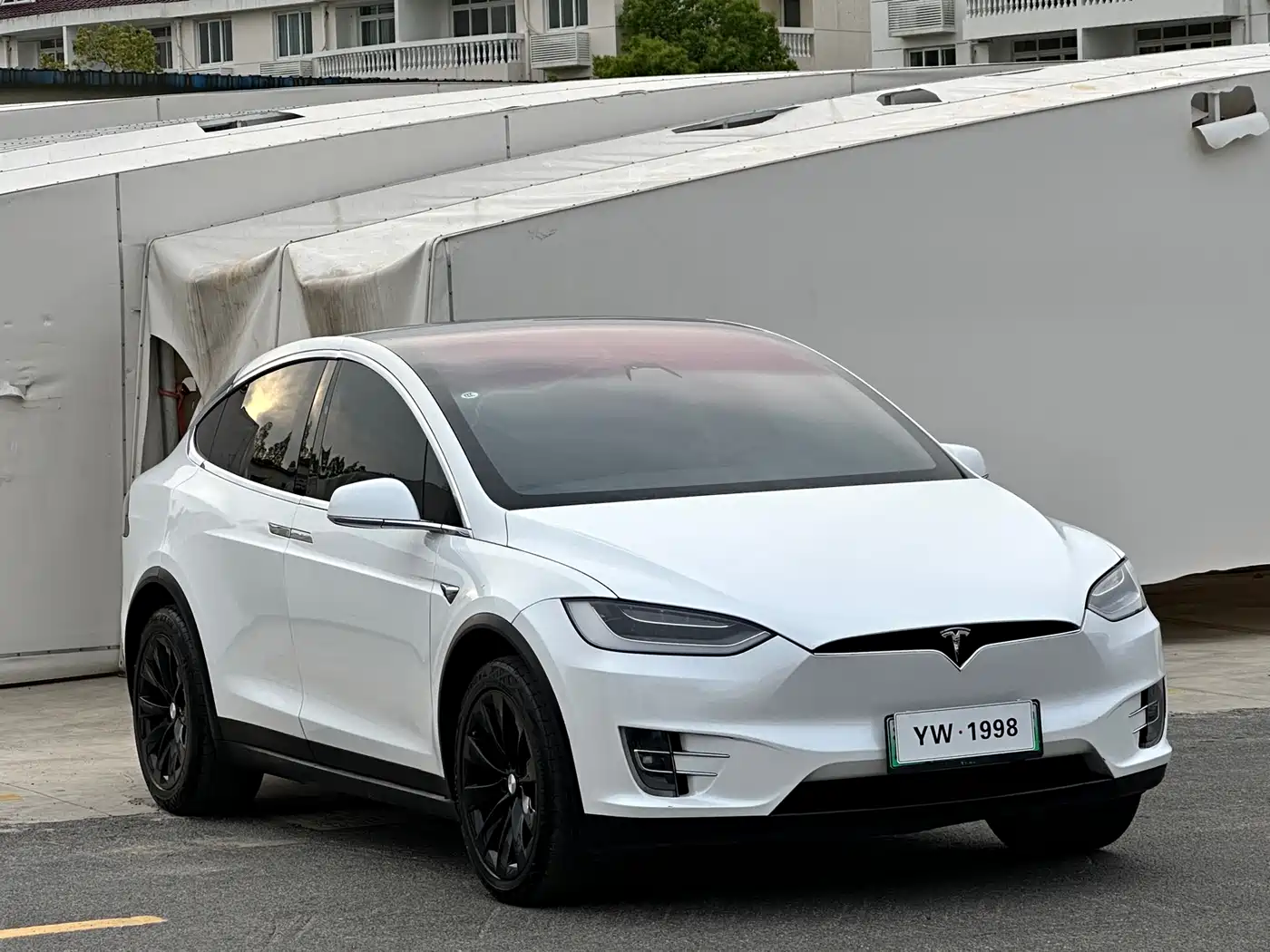 TESLA MODEL X