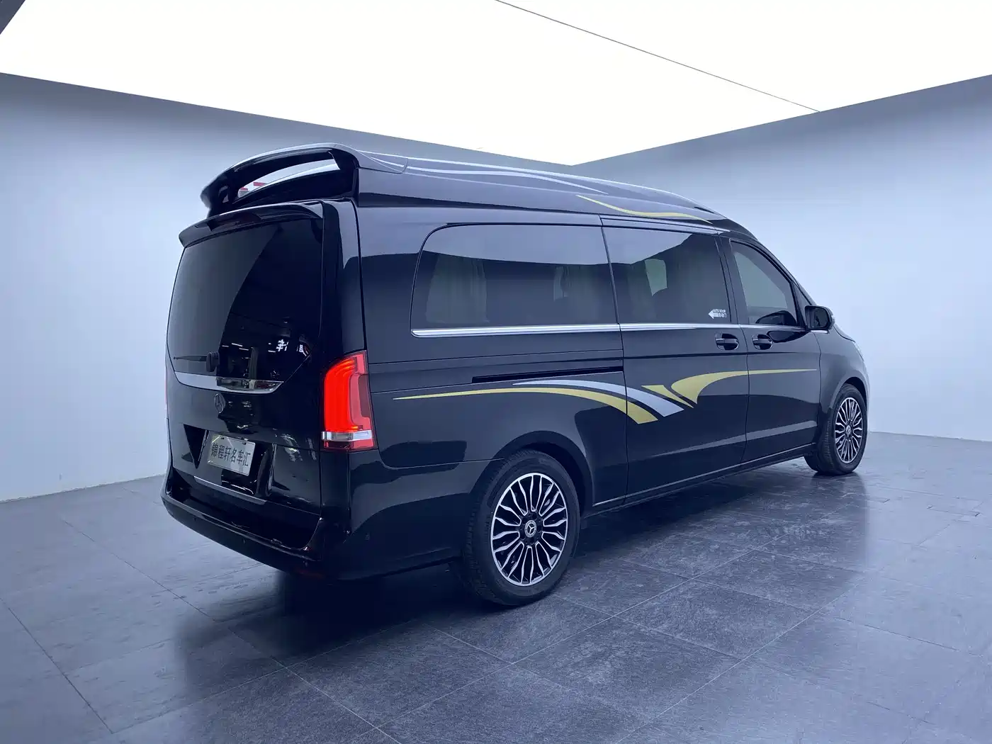 Mercedes-Benz V-Class 2018 V 260 L Premium Long Wheelbase Edition China VI фото 4