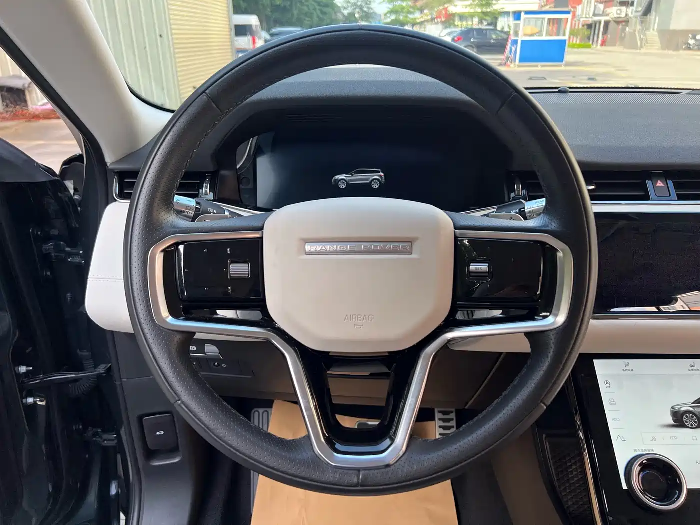 Land Rover Range Rover Evoque 2022 Range Rover Evoque L 249PS R-Dynamic Luxury Edition фото 8