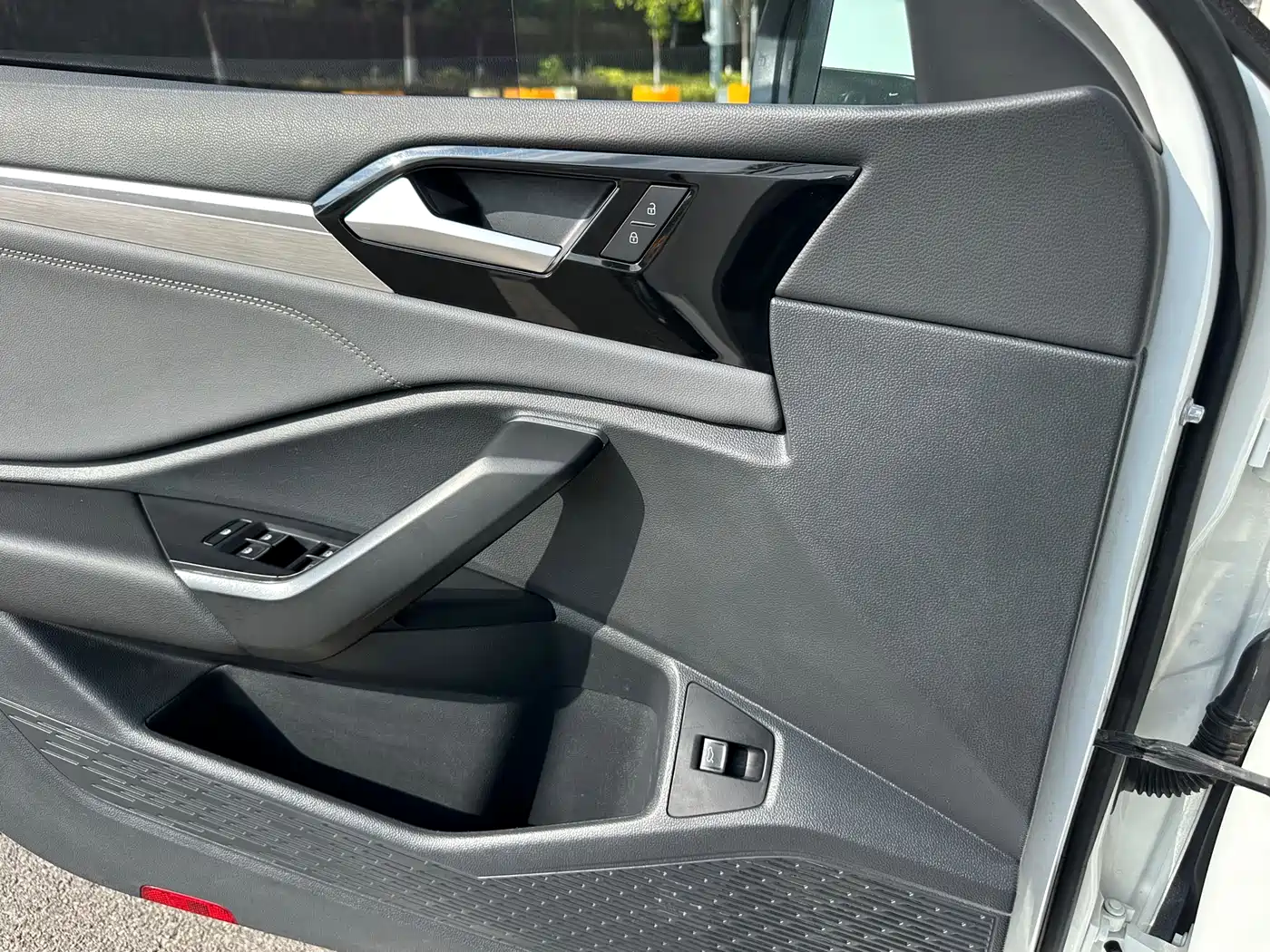Volkswagen Sagitar 2021 280TSI DSG Surpassing Edition фото 12