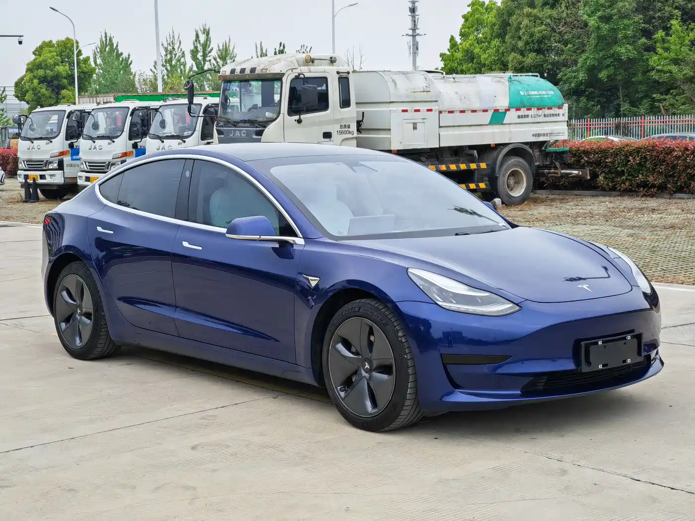 TESLA MODEL 3