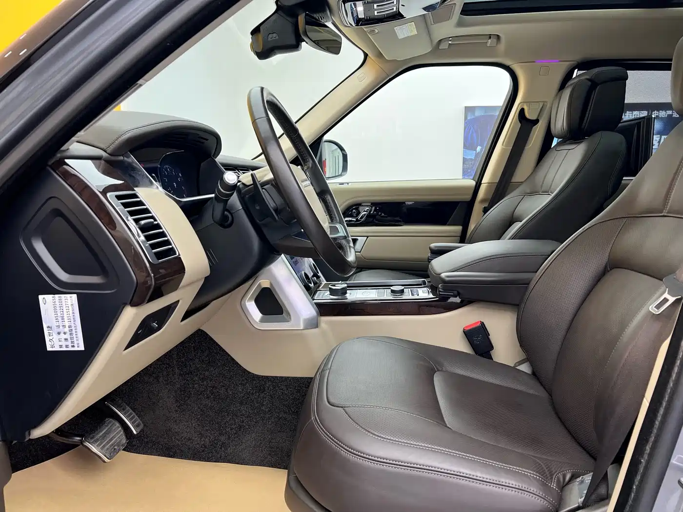 Land Rover Range Rover 2022 3.0 L6 400PS Heritage Extended Classic Edition фото 3