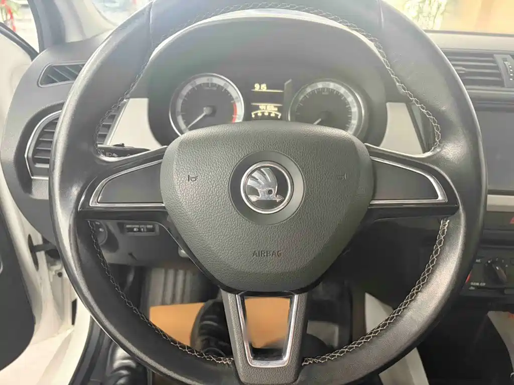صورة 15 - Škoda Fabia