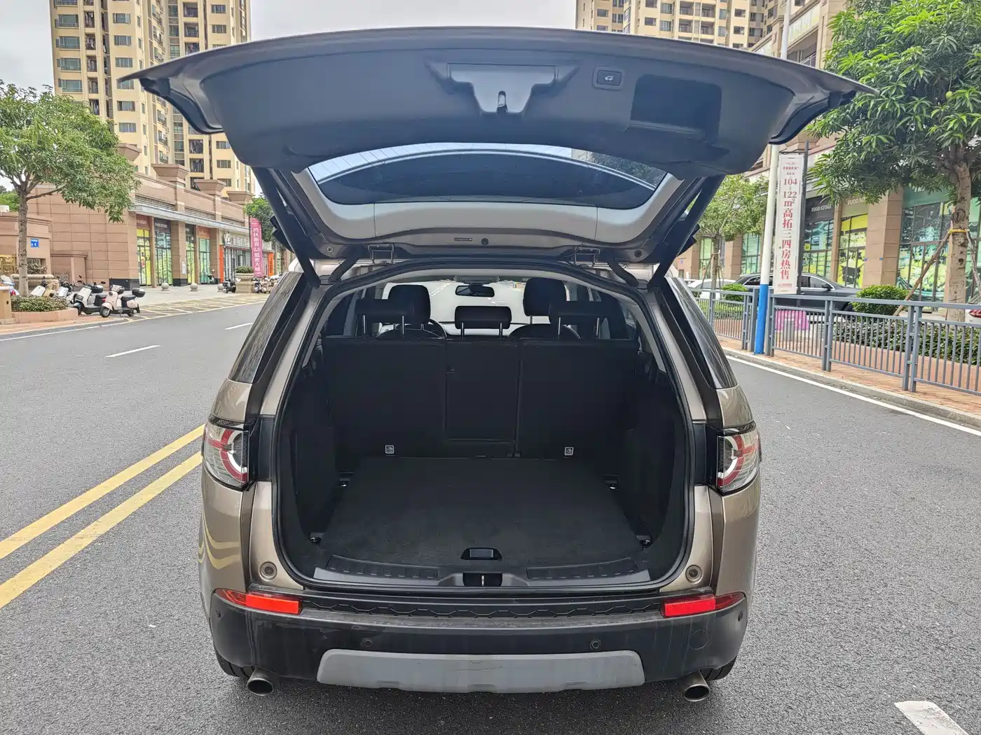 Land Rover Discovery Sport (Import) 2015 2.0T SE фото 13