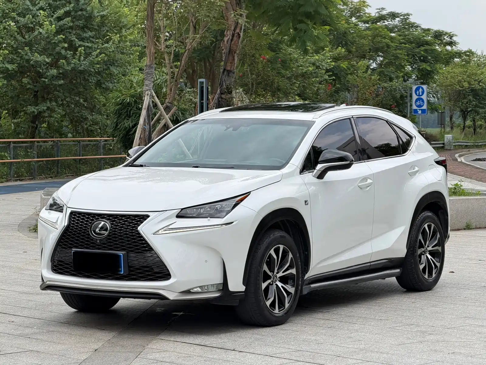 Фото 1 - Lexus NX