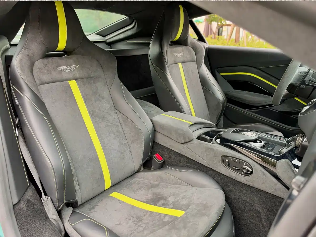 Фото 5 - Aston Martin Vantage