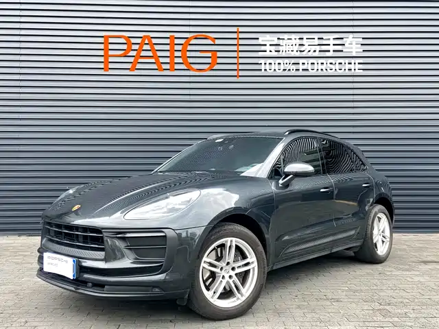 PORSCHE MACAN