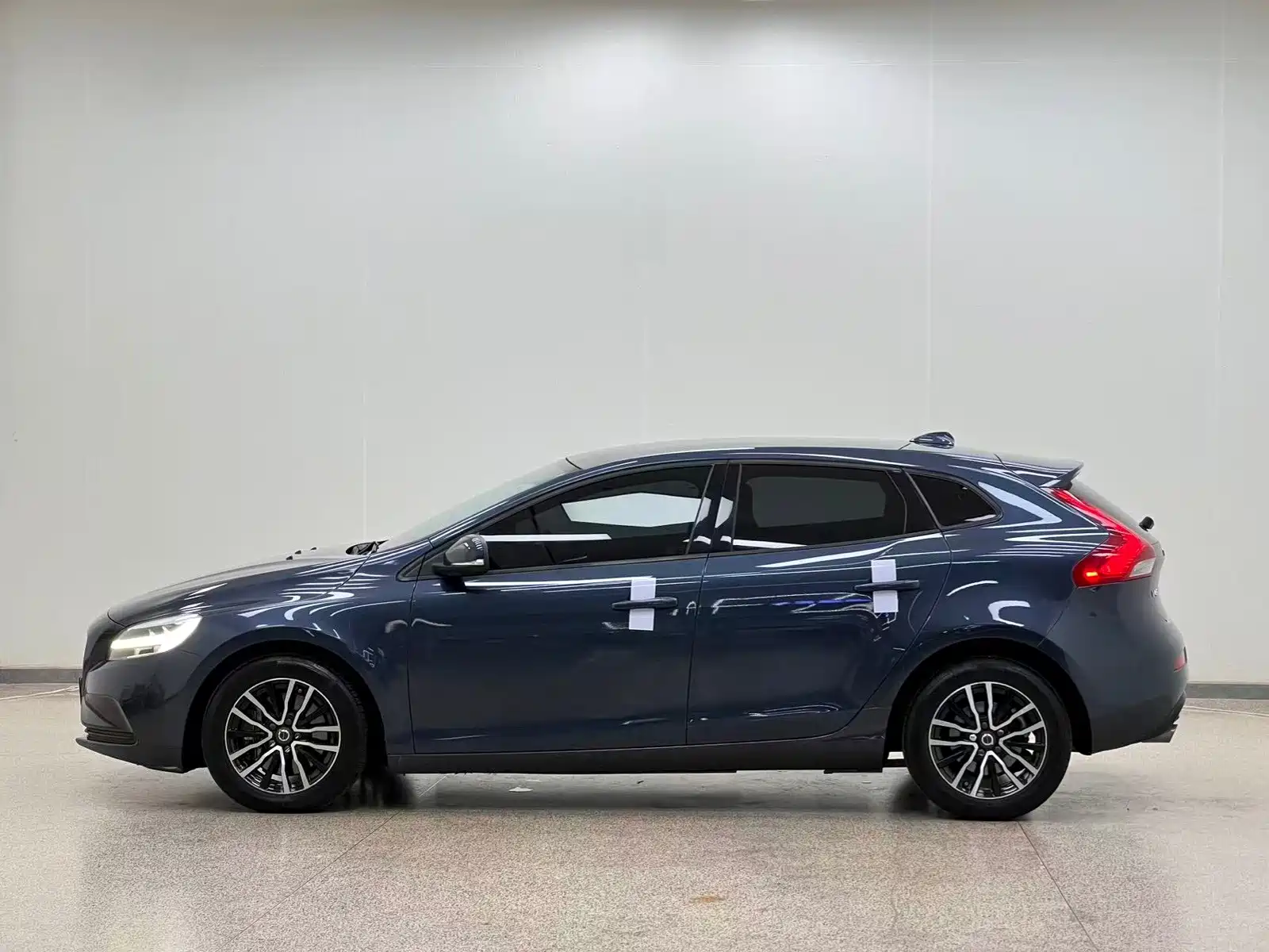 Photo 13 - Volvo V40