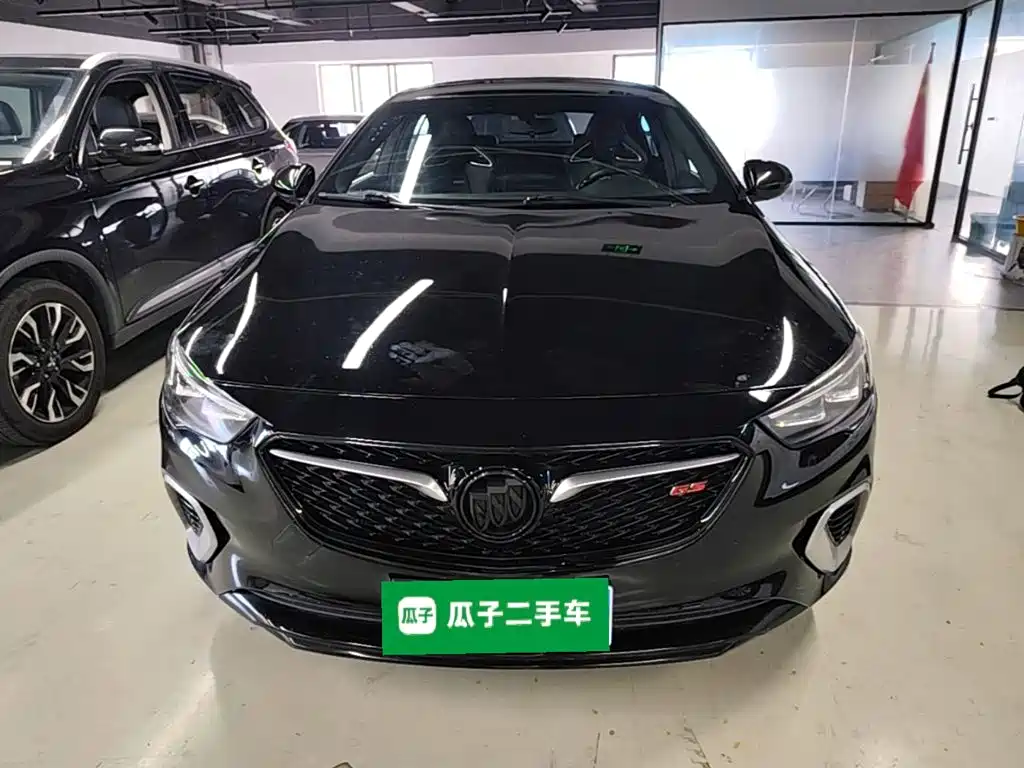 Photo 3 - Buick Regal
