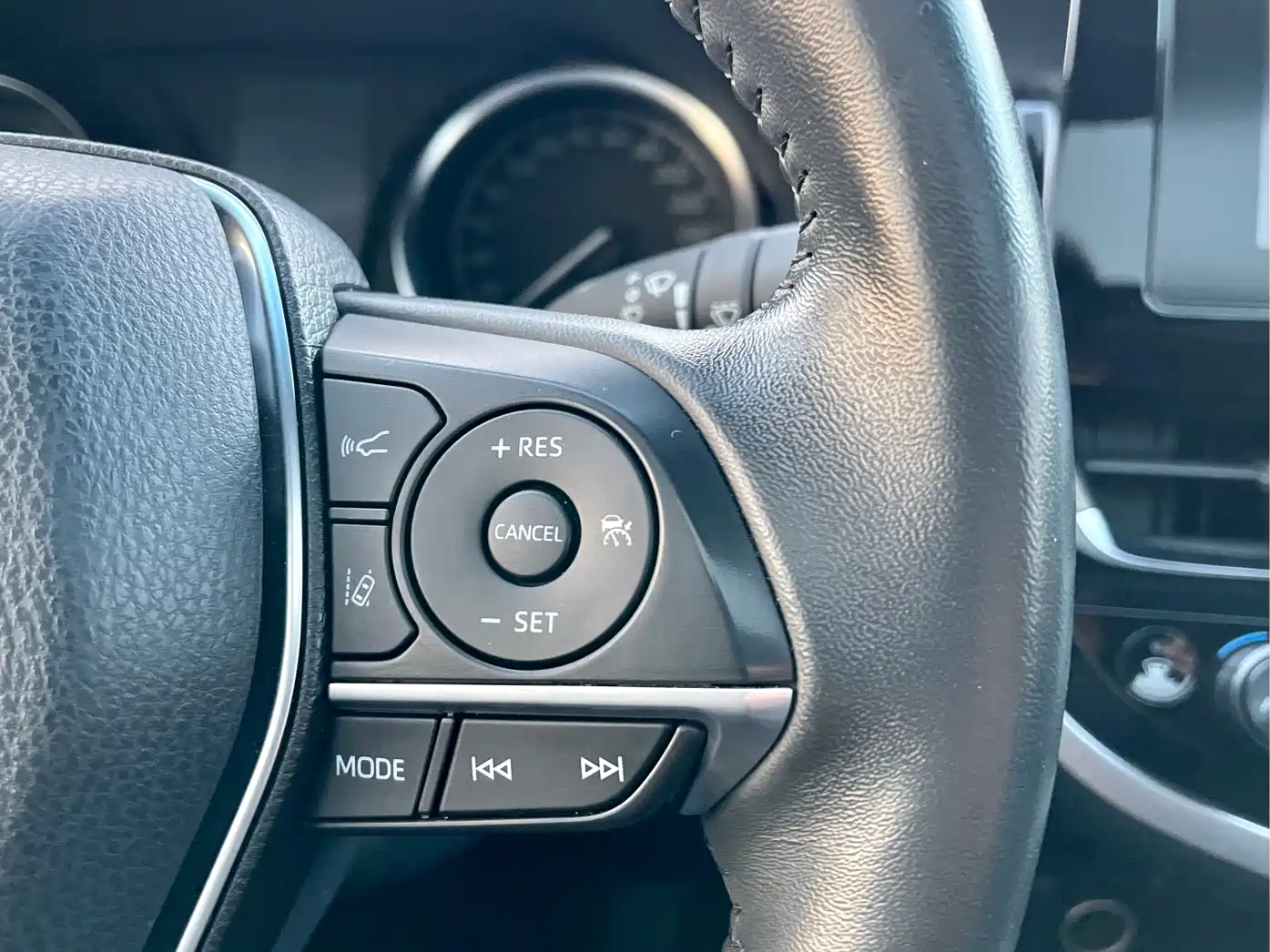 Toyota Camry 2021 Hybrid 2.5HGVP Leading Edition фото 15