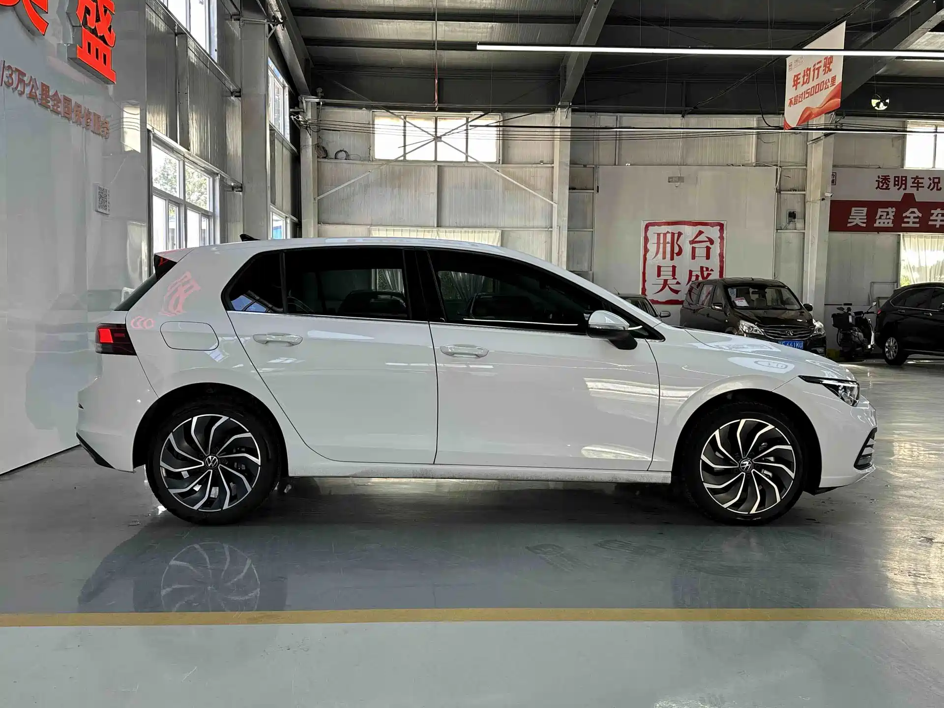 Фото 4 - Volkswagen Golf