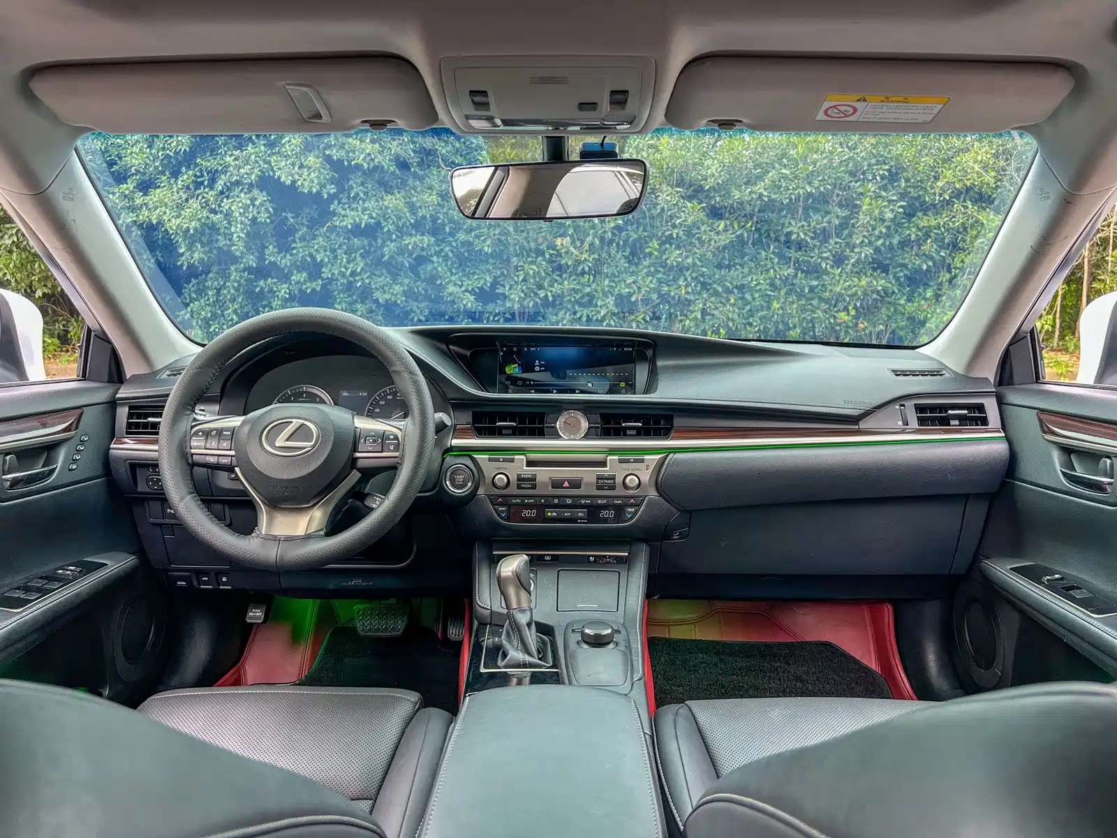 Фото 14 - Lexus ES