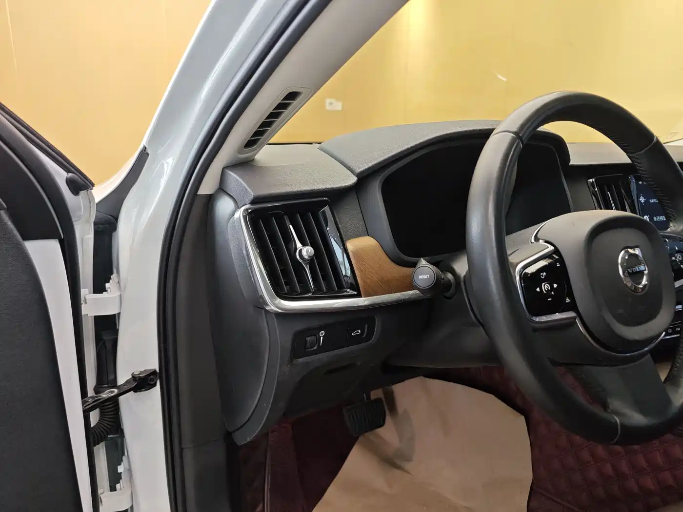 Фото 12 - Volvo S90