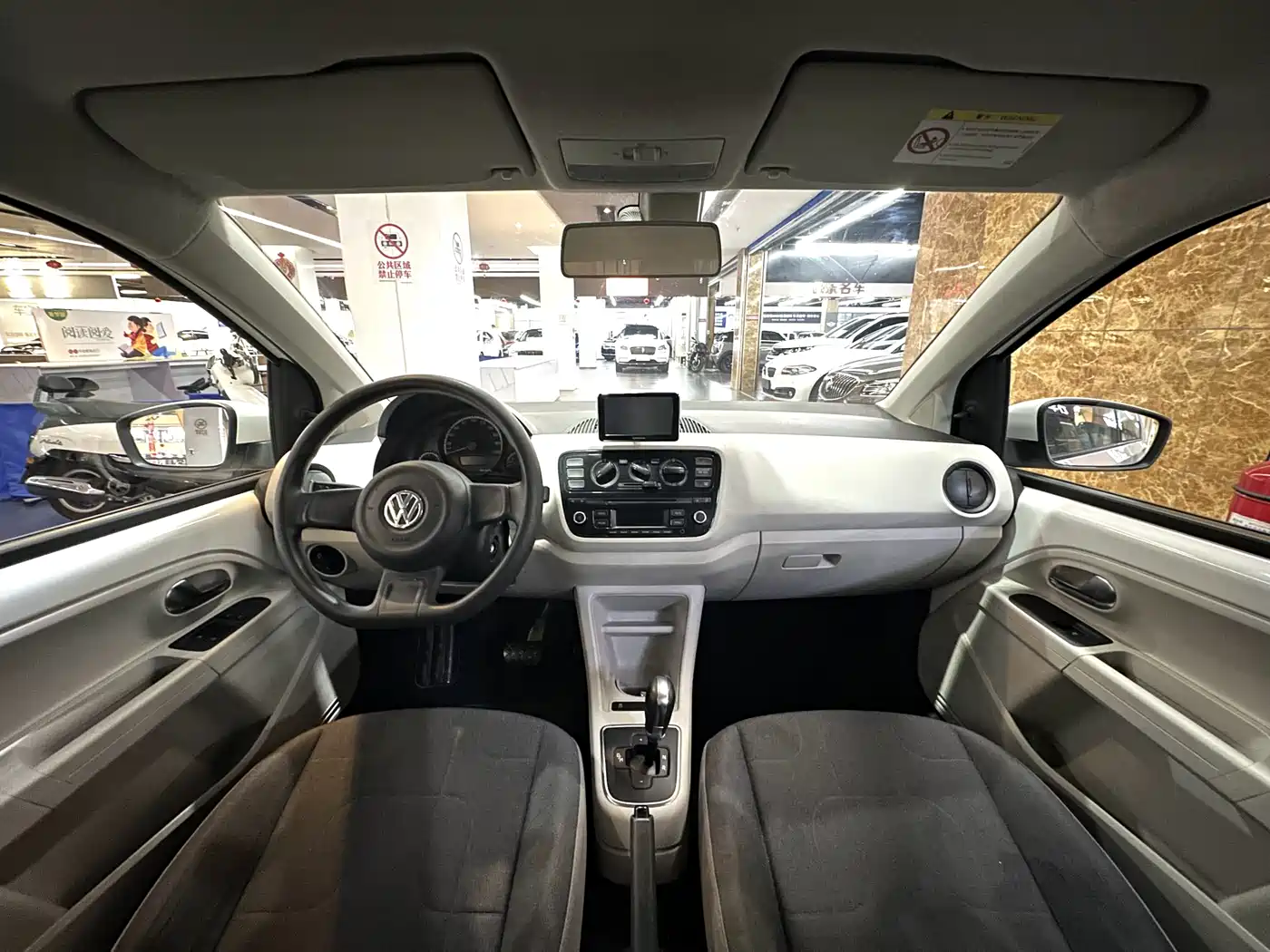 Фото 13 - Volkswagen up!