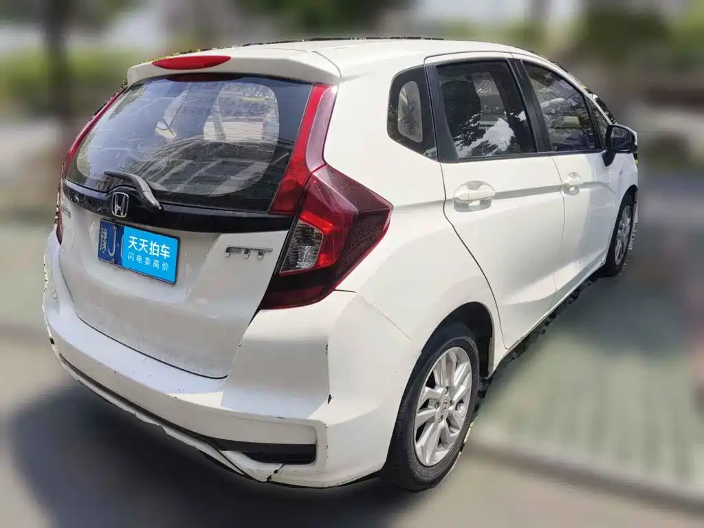 Фото 2 - Honda Fit