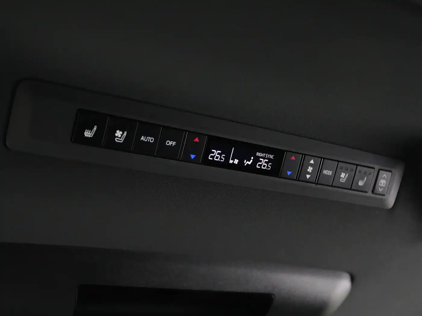 Toyota Granvia 2023 2.5L Hybrid Flagship VIP Edition фото 13