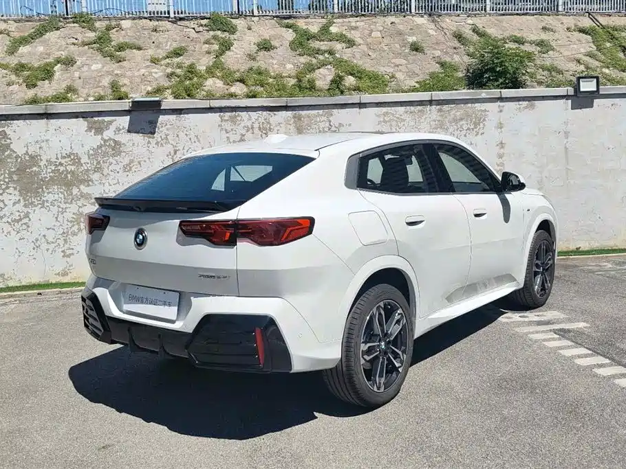 BMW X2 2025 2023 sDrive25i M Off-Road Package