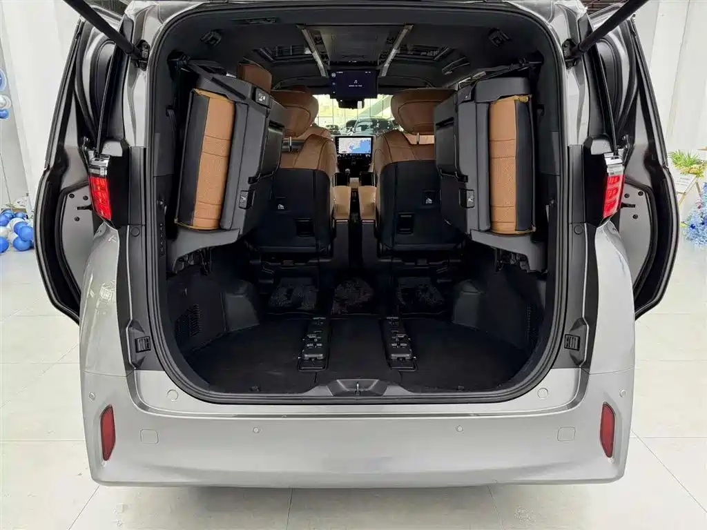 Toyota Alphard 2024 Hybrid 2.5L Ultimate Enjoyment Edition фото 34