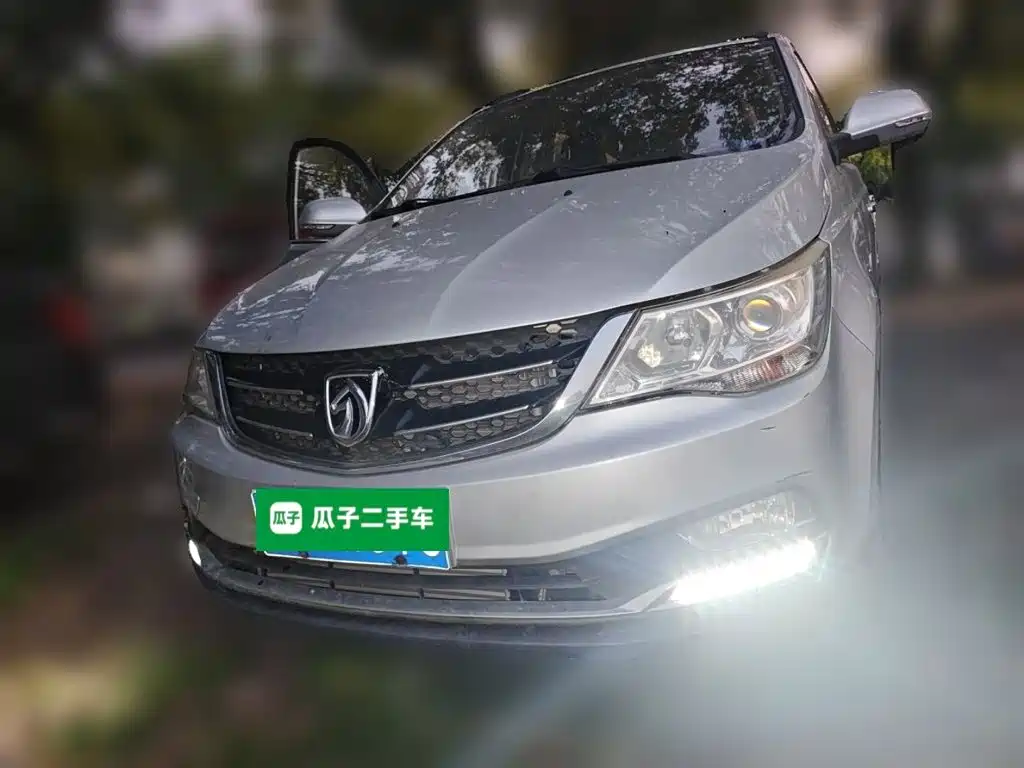 Photo 2 - Baojun 730