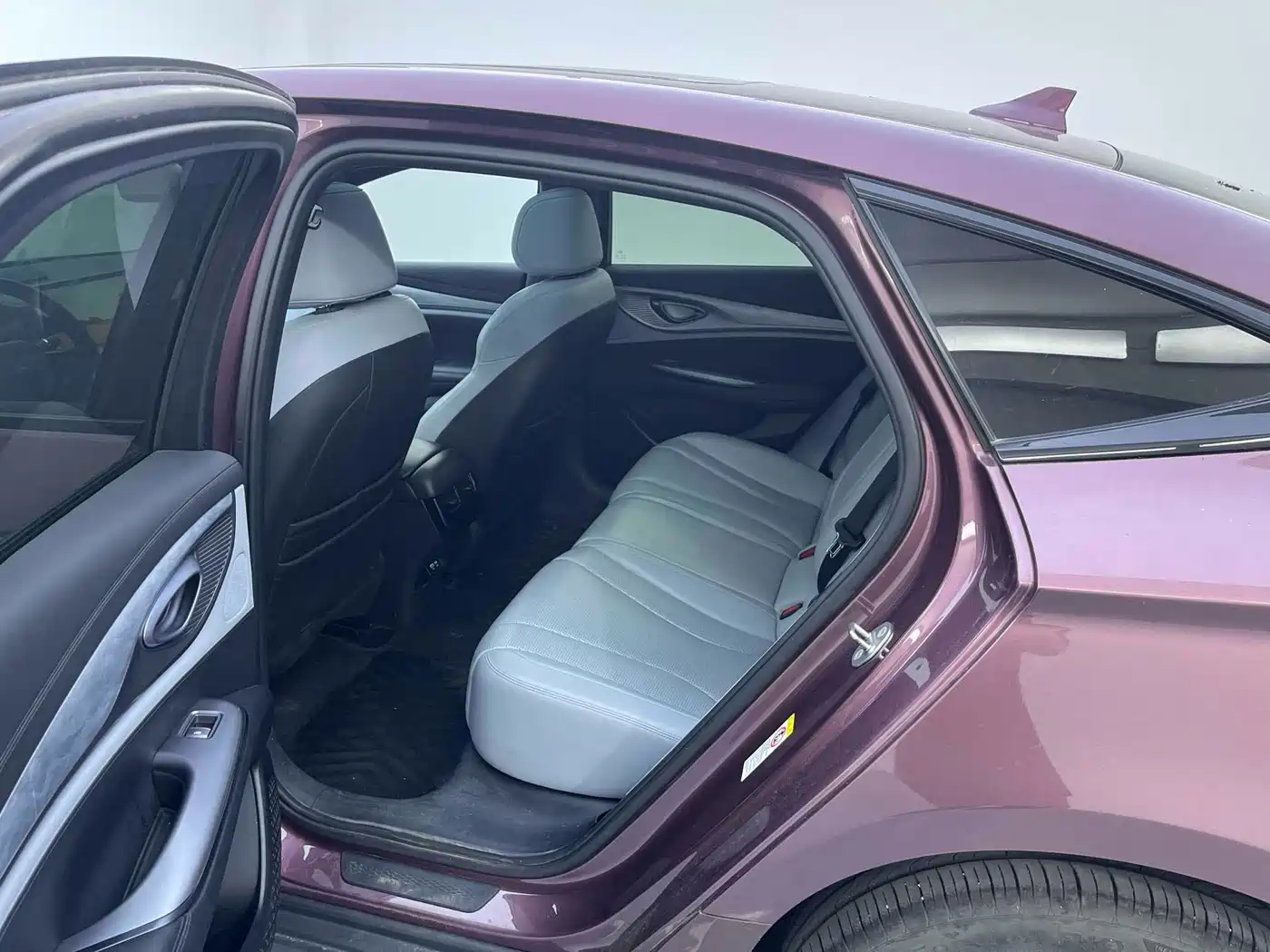 BYD Seal 2024 Glory Edition DM-i 1.5L 121km Luxury фото 5