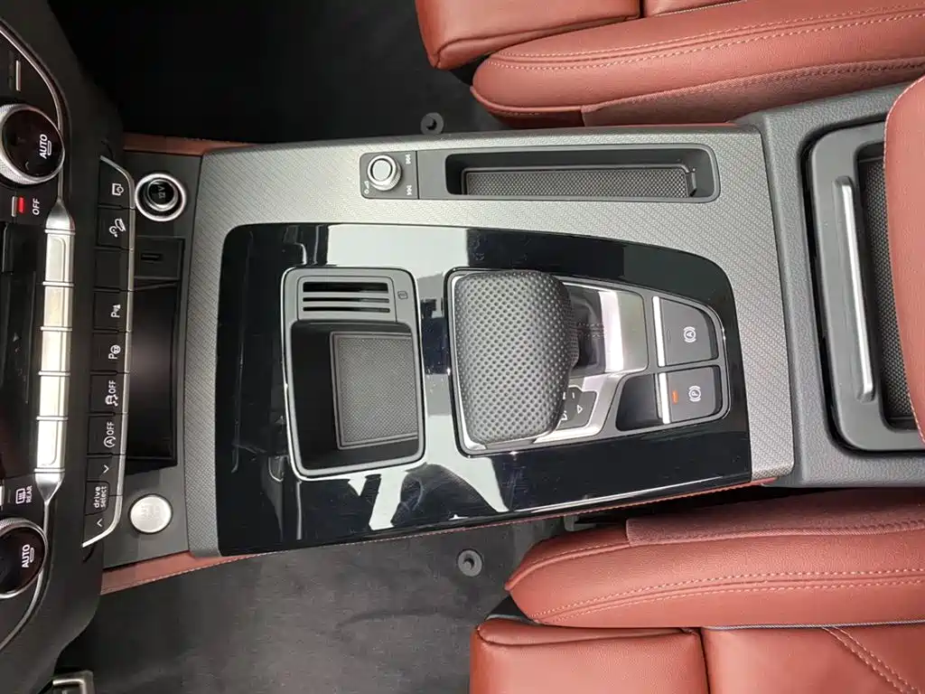 Audi Q5L 2024 Model 45 TFSI Luxury Dynamic фото 30