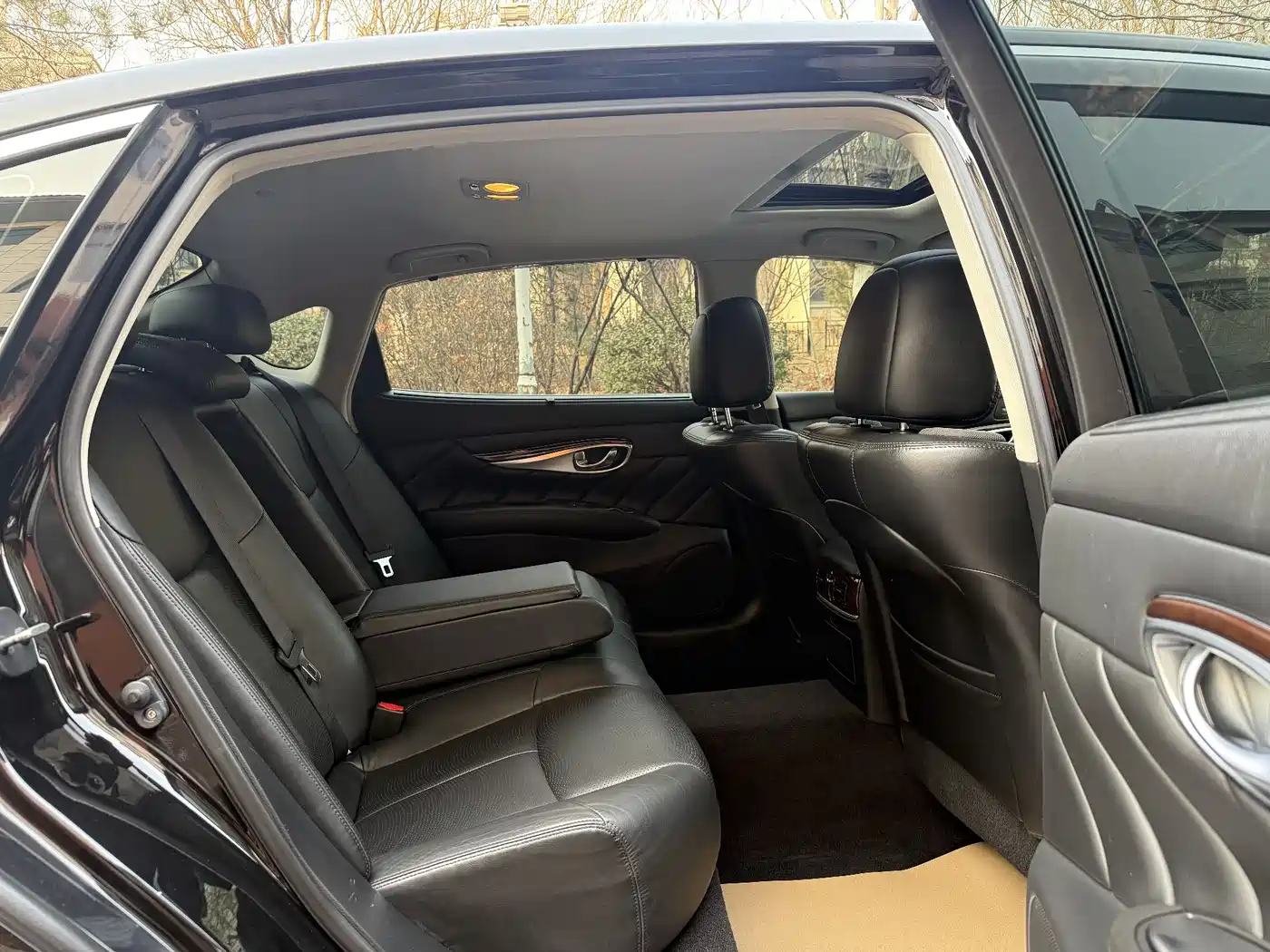 Infiniti Q70 2015 Q70L 3.5L Hybrid Premium фото 12