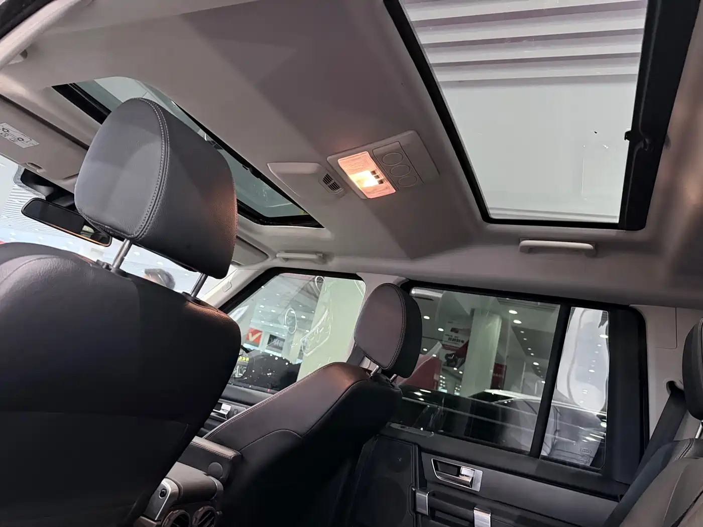 Land Rover Discovery 2016 3.0 SC Black Edition SE фото 16