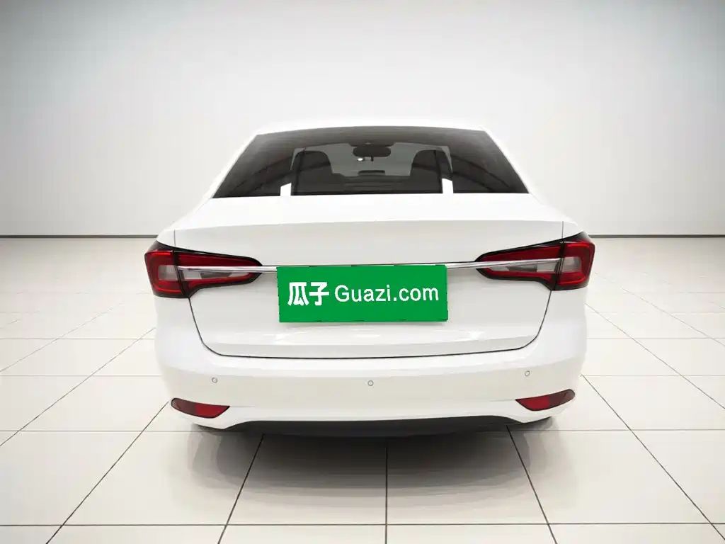 Фото 5 - Roewe i5