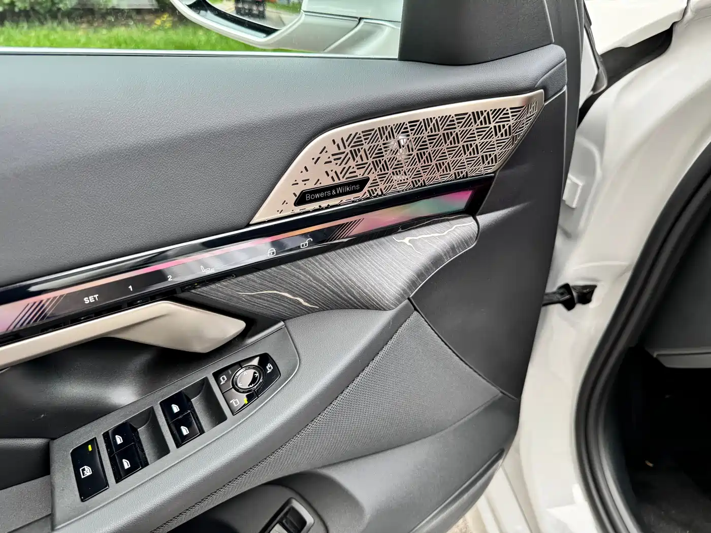 BMW 5 Series 2025 530Li Premium M Sport Package фото 8