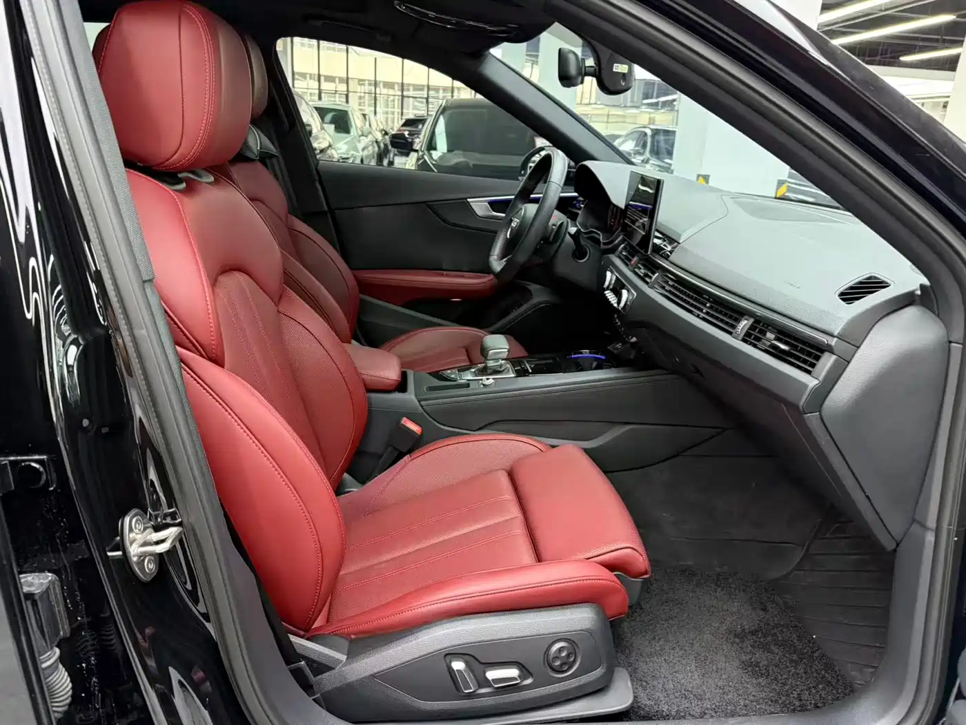 Audi A4L 2025 2 Million Celebration Edition 40 TFSI Luxury Dynamic фото 11