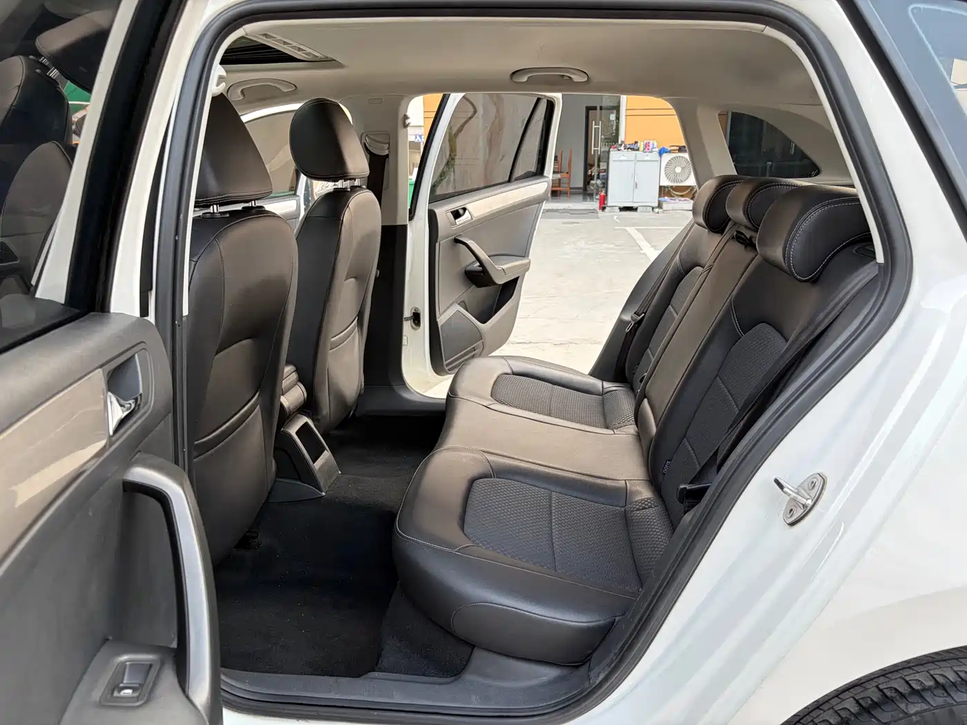 Volkswagen Santana 2015 Gran Santana 1.6L Automatic Luxury фото 12