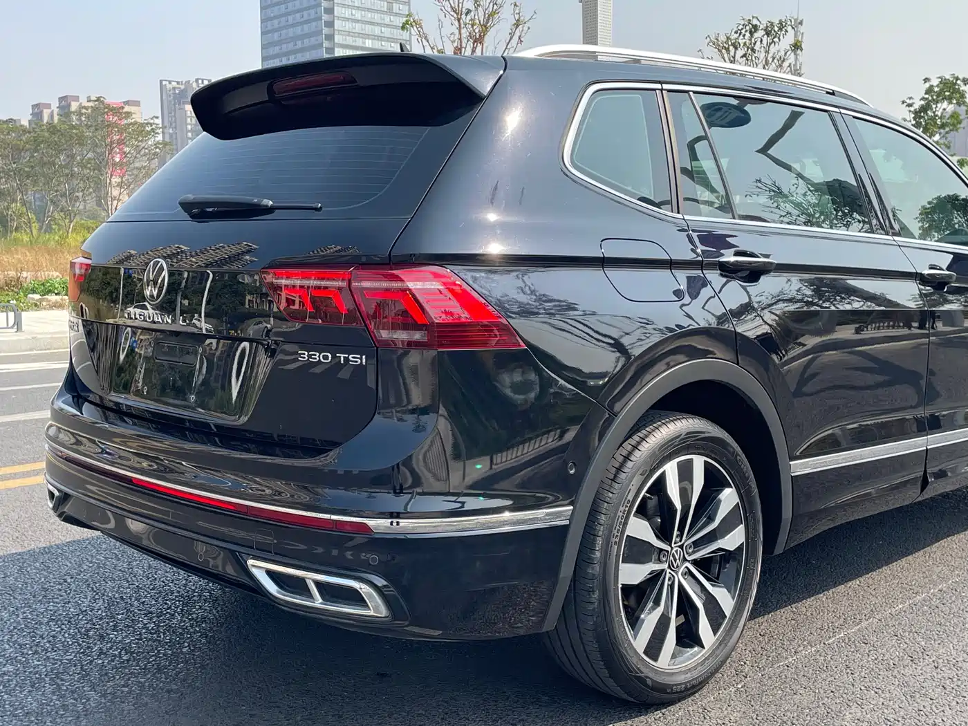 Volkswagen Tiguan L 2022 330TSI Auto 2WD R-Line Premium Edition фото 11