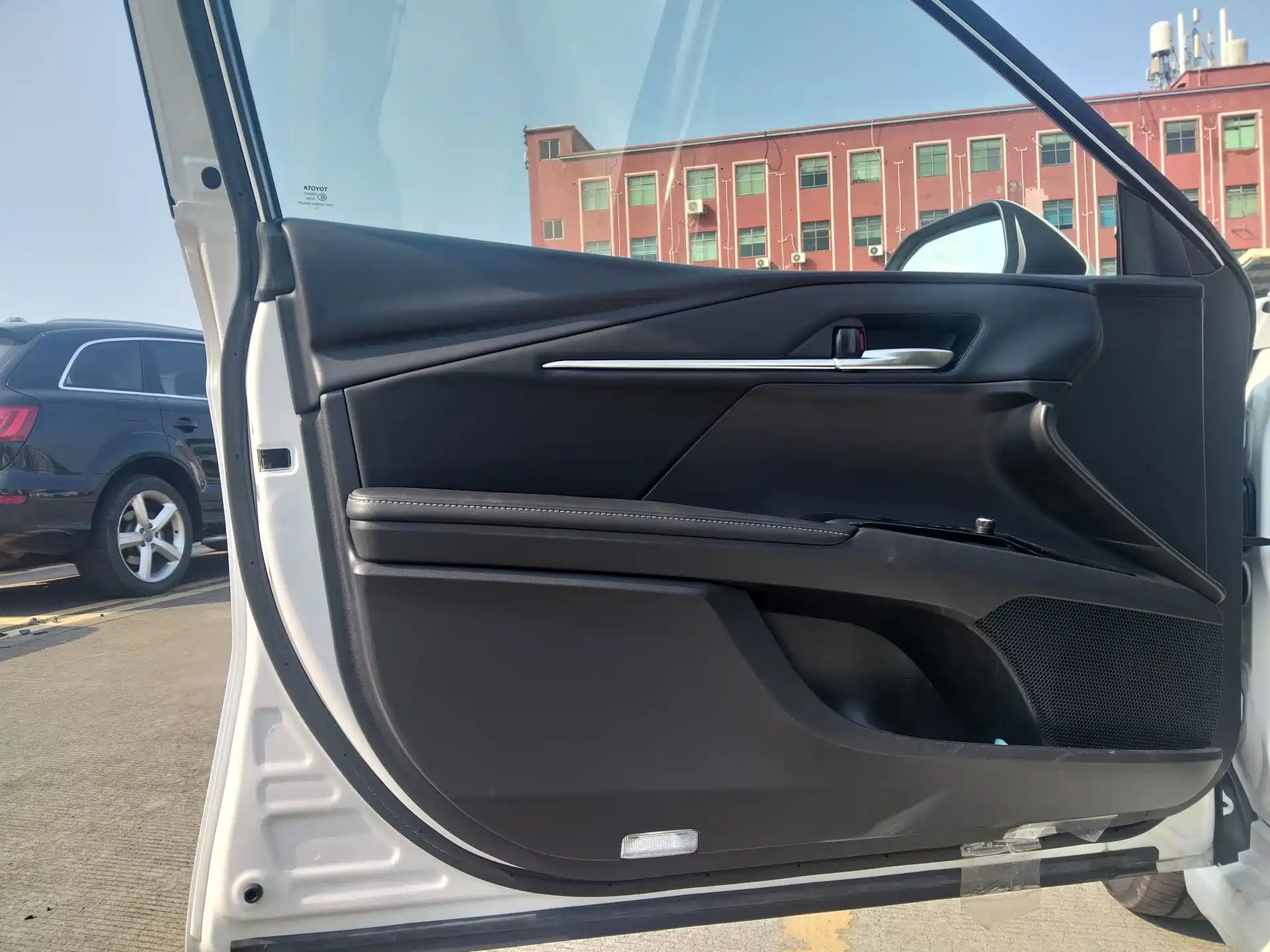 Photo 14 - Toyota Camry