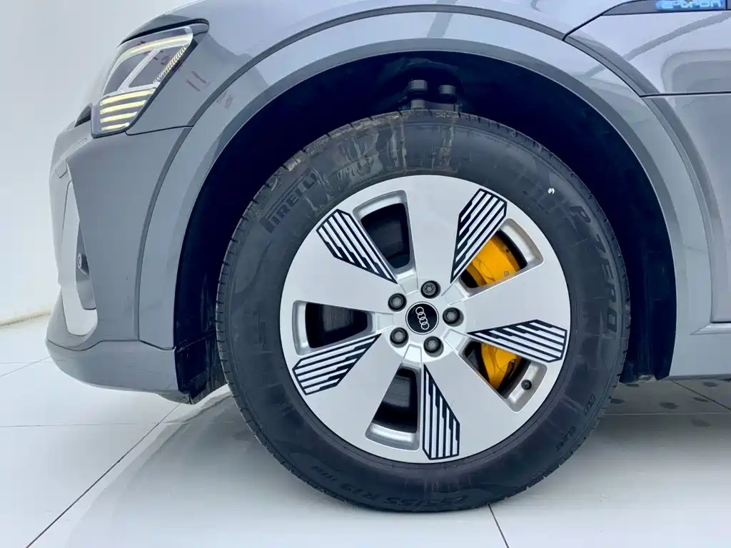 Audi e-tron 2026 2021 50 quattro Luxury