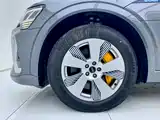 Photo 7 - Audi e-tron