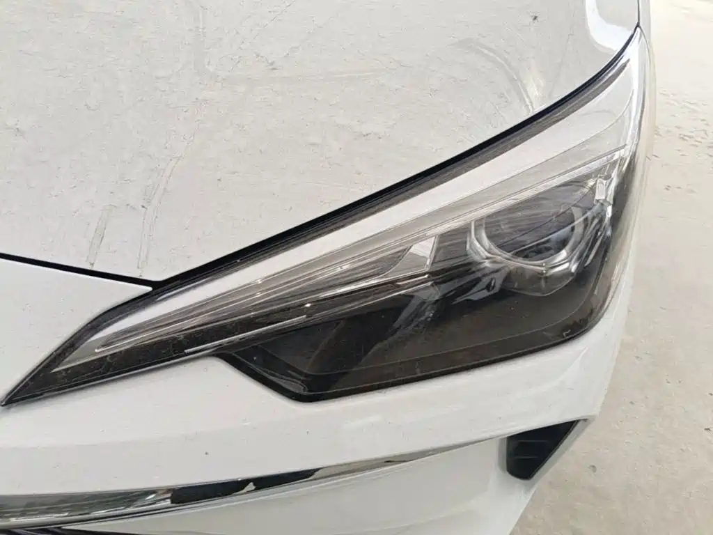 Фото 24 - Roewe i5